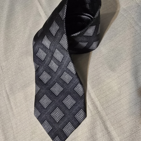 TIE 👔 - Picture 3 of 3
